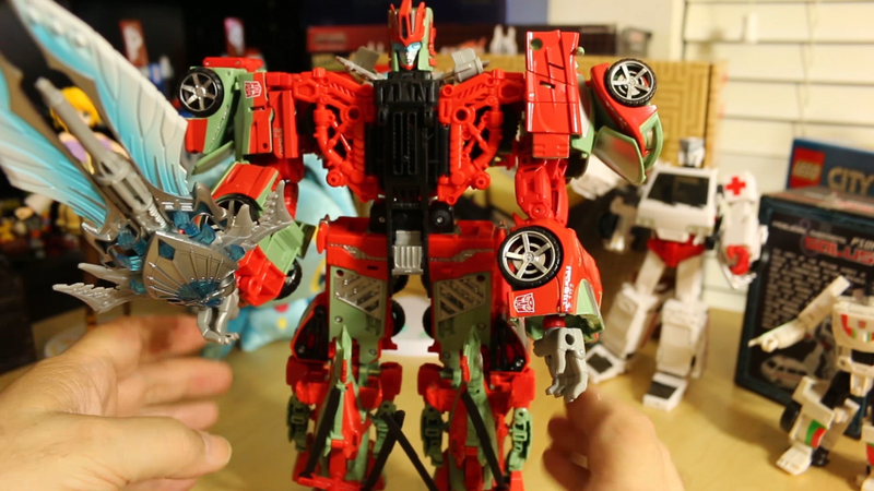 Illustration for article titled Toy Time Plays With Victorion, Transformers' First Female Combiner
